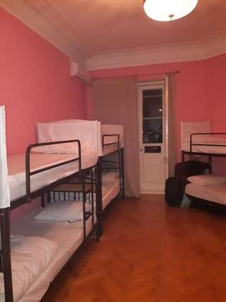 Хостелы NIZAMI VIEW HOSTEL AND GUEST HOUSE Баку Общий номер для мужчин и женщин-8